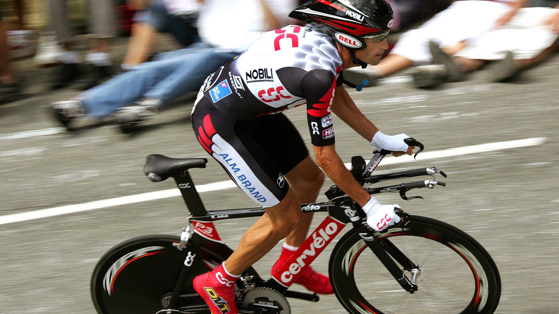 “德甲最后冲刺:豪门激战不断冠军悬念逐步加深”,德乙豪门